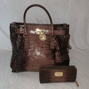 MICHAEL KORS PURSE W/ MATCHING WALLET